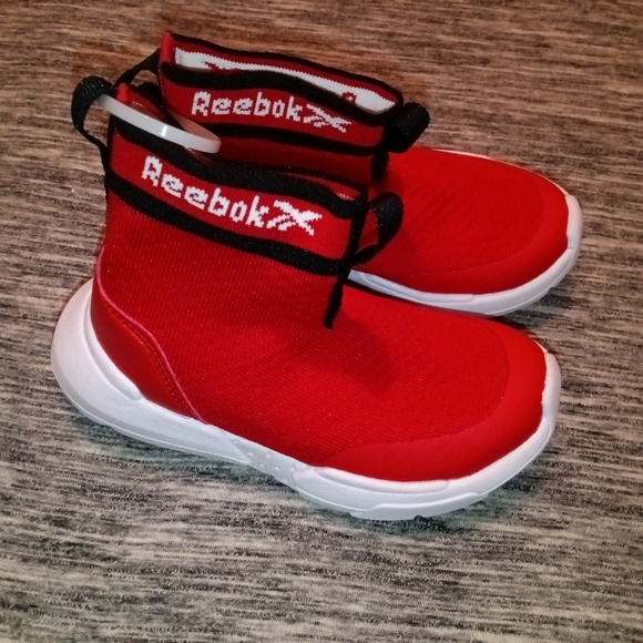 🆕 Reebok | Kids Red Pull On Sock Liner Sneakers Size 8 - Picture 1 of 12
